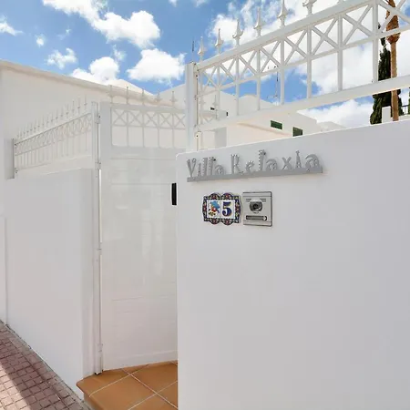 Lovely 3-bed In Puerto Del Carmen Villa *