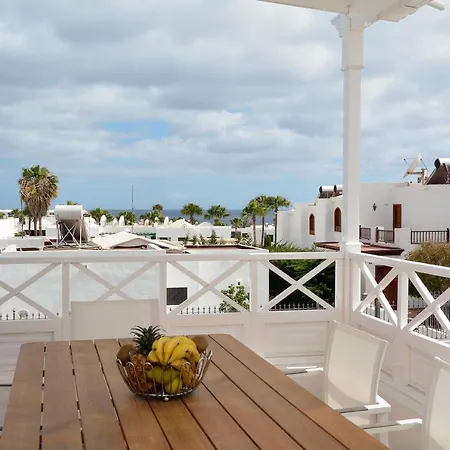 Lovely 3-bed In Puerto Del Carmen Villa *