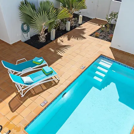 Lovely 3-bed In Puerto Del Carmen *