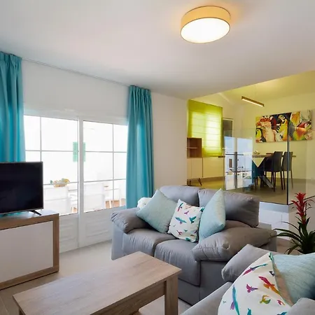 Lovely 3-bed In Puerto Del Carmen Villa
