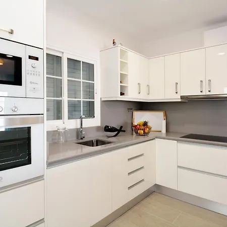 Lovely 3-bed In Puerto Del Carmen Puerto del Carmen (Lanzarote)