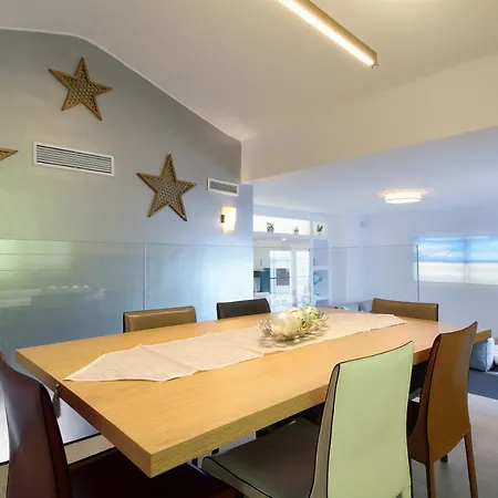Lovely 3-bed In Puerto Del Carmen Villa Puerto del Carmen (Lanzarote)